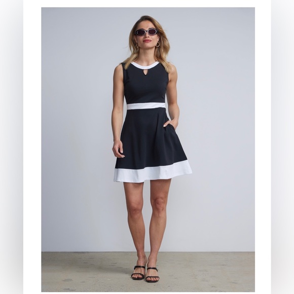 Robe Noire En Coton Jersey New York & Co Taille Medium - Sans Manches, Genou, Décolleté Keyhole